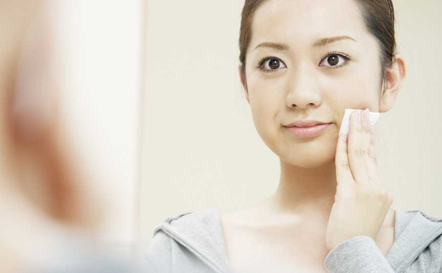 ニキビ肌：ニキビの見分け方とケア方法を学ぶ