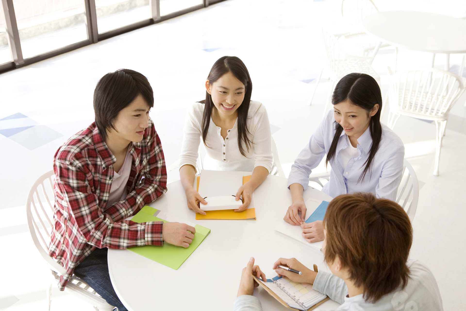 友人と夢を語り合うと、実現しやすくなる。 大学生がしておきたい30のこと HAPPY LIFESTYLE