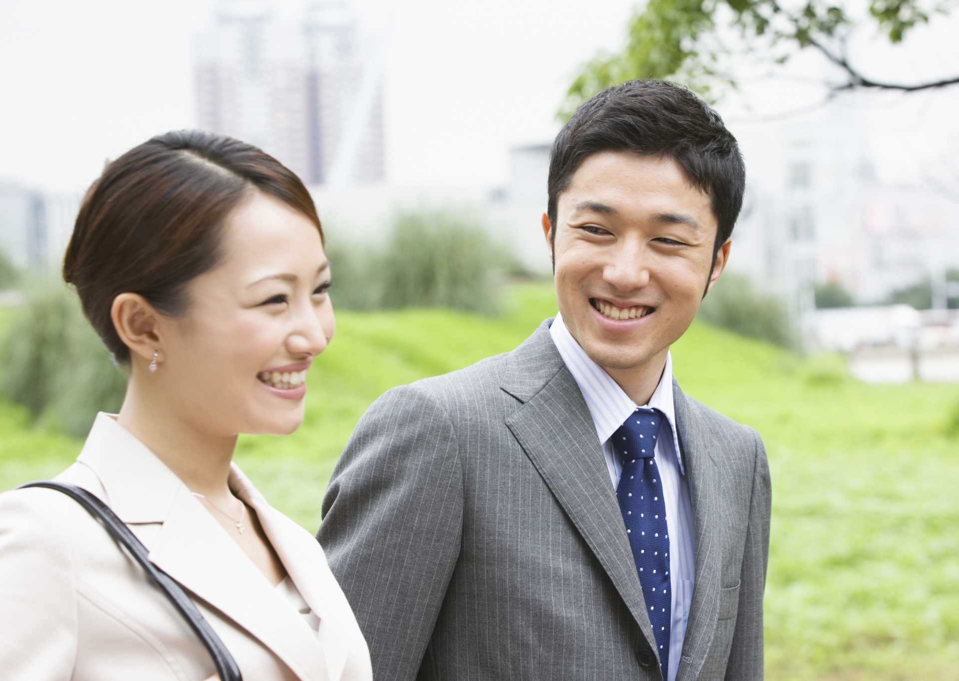 褒め言葉に対する最高の返事は、褒め言葉。 人間関係に疲れたときの30の言葉 HAPPY LIFESTYLE