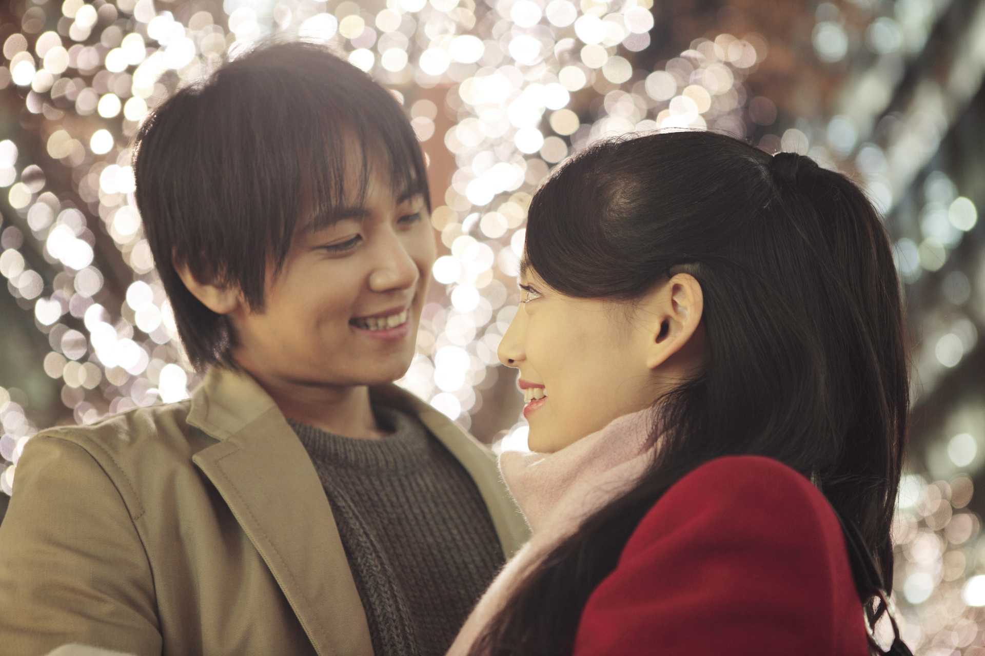 人前 と 2人きり とで 恋人の態度が変わる理由 恋人との恋愛が長続きする30の方法 Happy Lifestyle