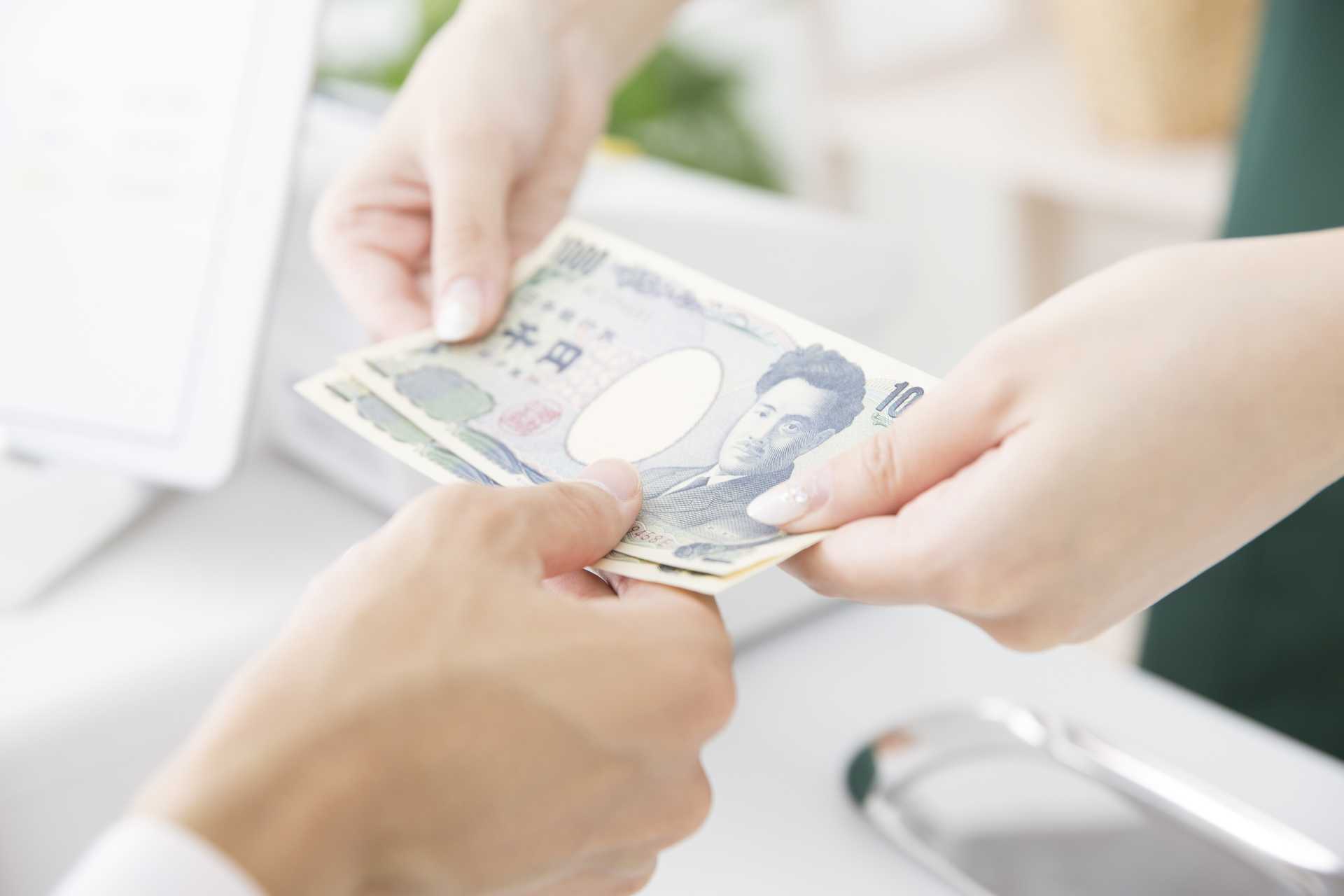 丁寧なお金の受け渡しは 金銭感覚を養う基本 強く生きる30の言葉 Happy Lifestyle