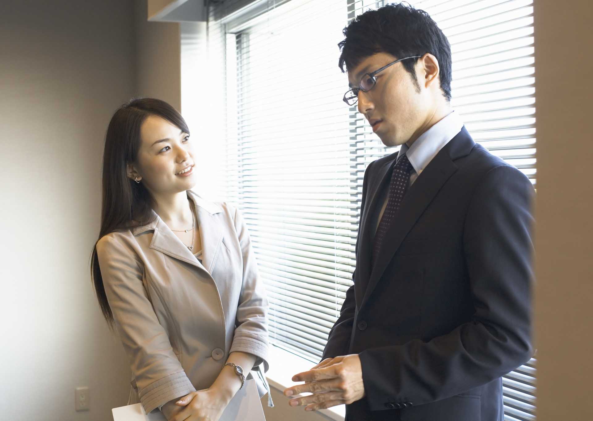 目上の人を褒めてはいけない。 人間関係で気をつける30の言葉遣い HAPPY LIFESTYLE