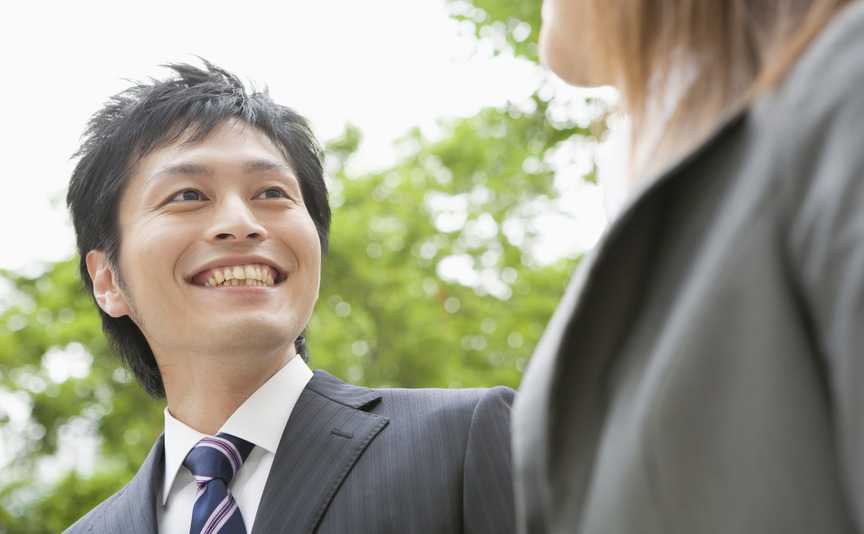 知らない人から急に話しかけられたときの表情で、出会いの流れが決まる。 出会いのチャンスを増やす30の方法 HAPPY LIFESTYLE