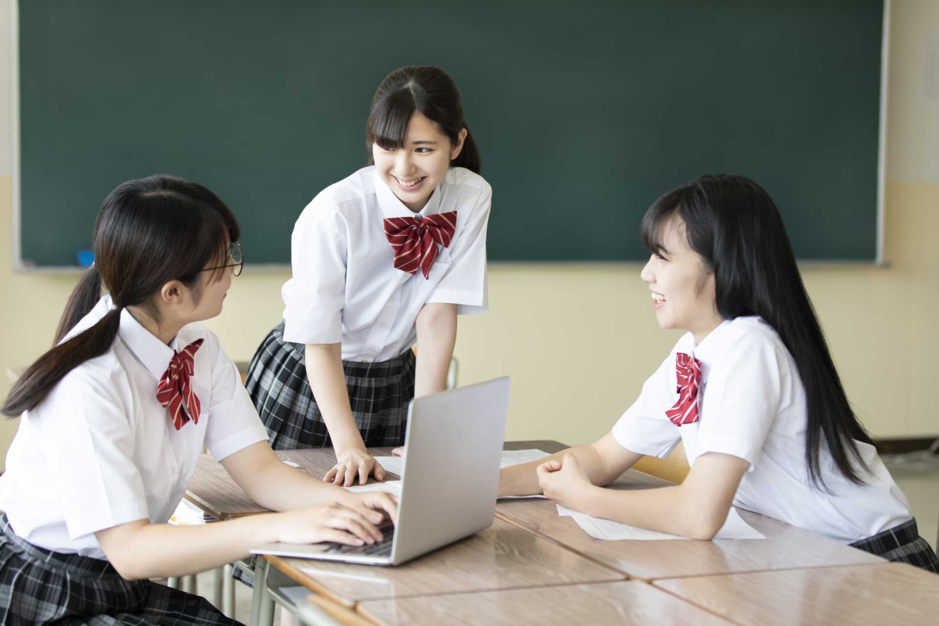 勉強をして、友人と仲良くなる。 勉強が好きになる30の方法 HAPPY LIFESTYLE