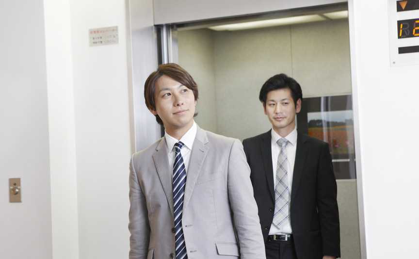 来客には、まず自分の上司から紹介をする。 社会人としての30の訪問・来客マナー HappyLifeStyle