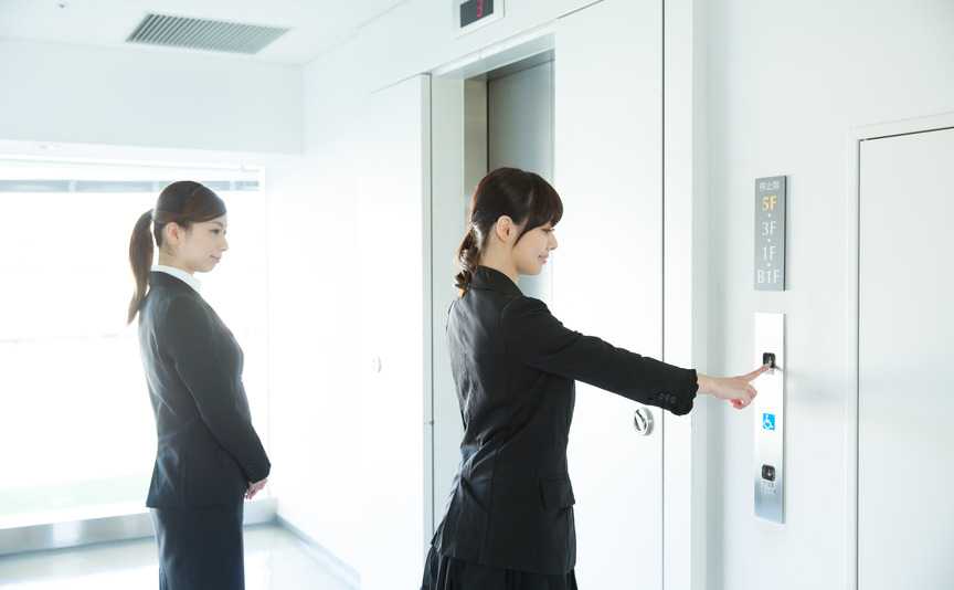 来客には、まず自分の上司から紹介をする。 | 社会人としての30の訪問・来客マナー | HappyLifeStyle
