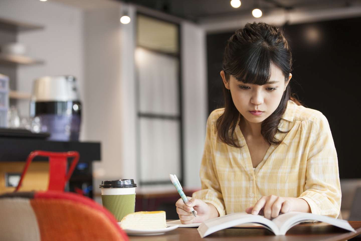 どんなに勉強しても、学んだ知識を生かさなければ意味がない。 | 新しい自分を発見する30の習慣 | HAPPY LIFESTYLE