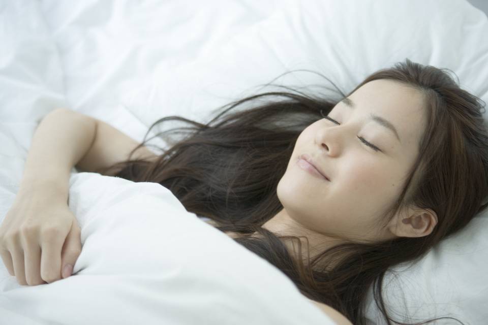 不足した睡眠は、週末に寝まくって補えばいい。 | 疲れを取るシンプルな30の方法