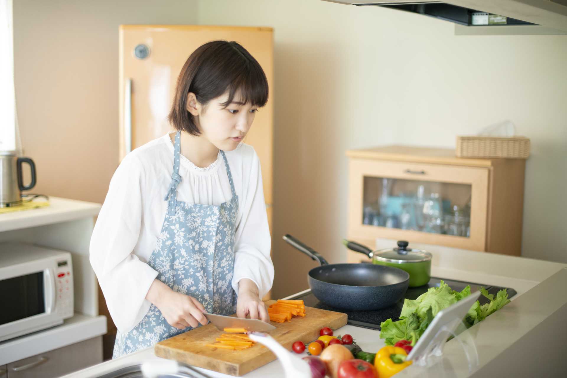 料理をするから、頭がよくなる。料理ができる人は、頭のいい人が多い。 | 頭がよくなる食べ物と食生活 | HAPPY LIFESTYLE
