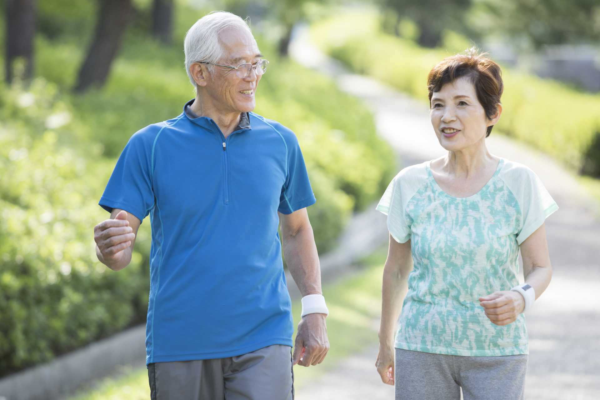 歩く習慣は、老若男女が死ぬまで一生楽しめるスポーツだ。 | 健康のためになる30の散歩術
