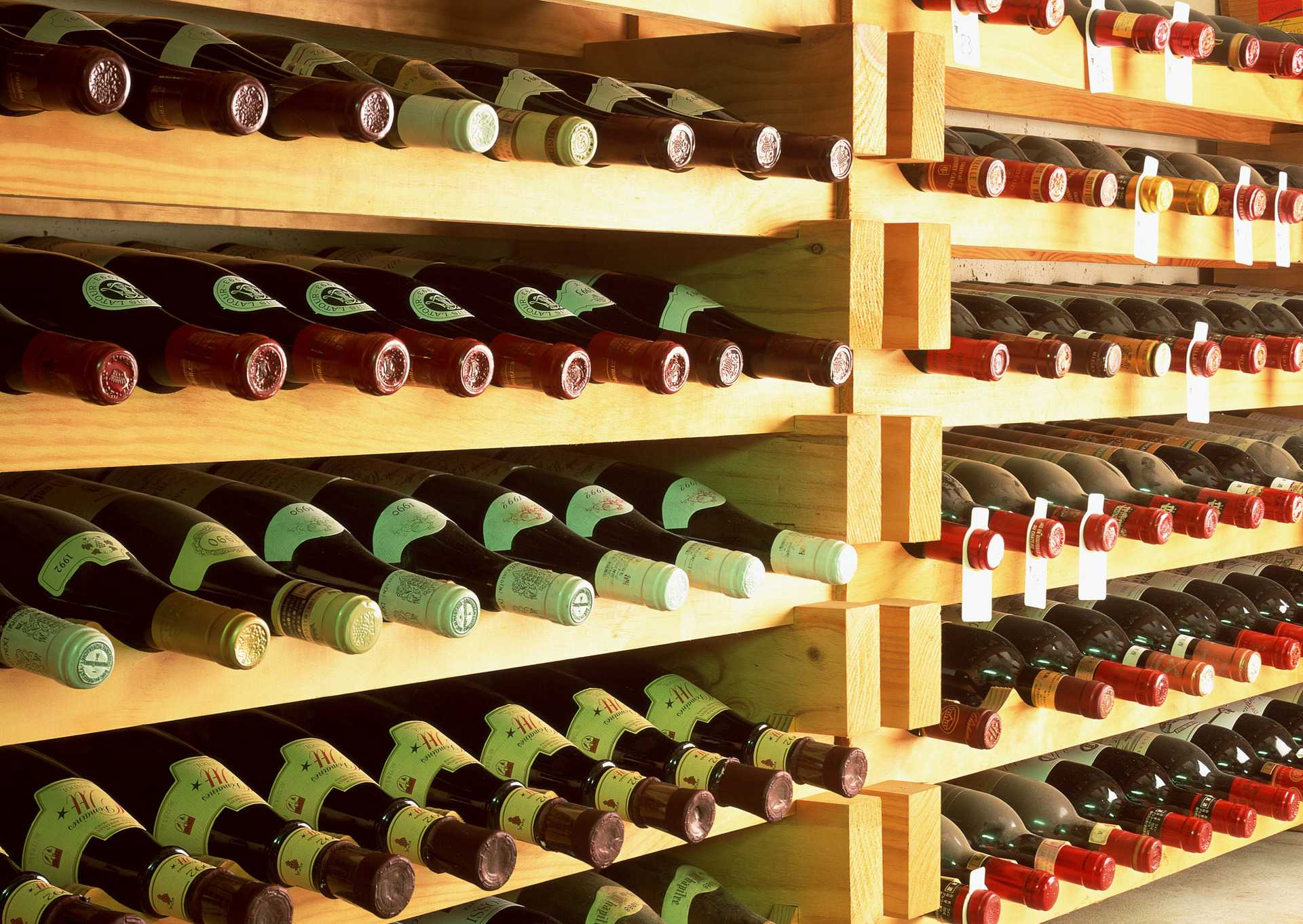 ワインの30の基本知識製法で分ける、4つのワインの特徴と違い。スティル、スパークリング、フォーティファイド、フレーバード。
