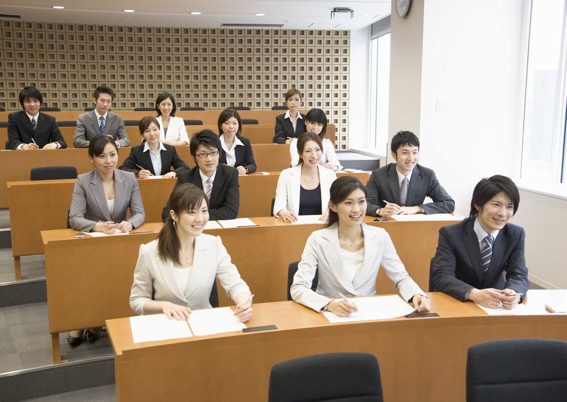 聞き手と目を合わせて話すことができれば、きっといいプレゼンができるに違いない。 魅力的なプレゼンをする30のコツ