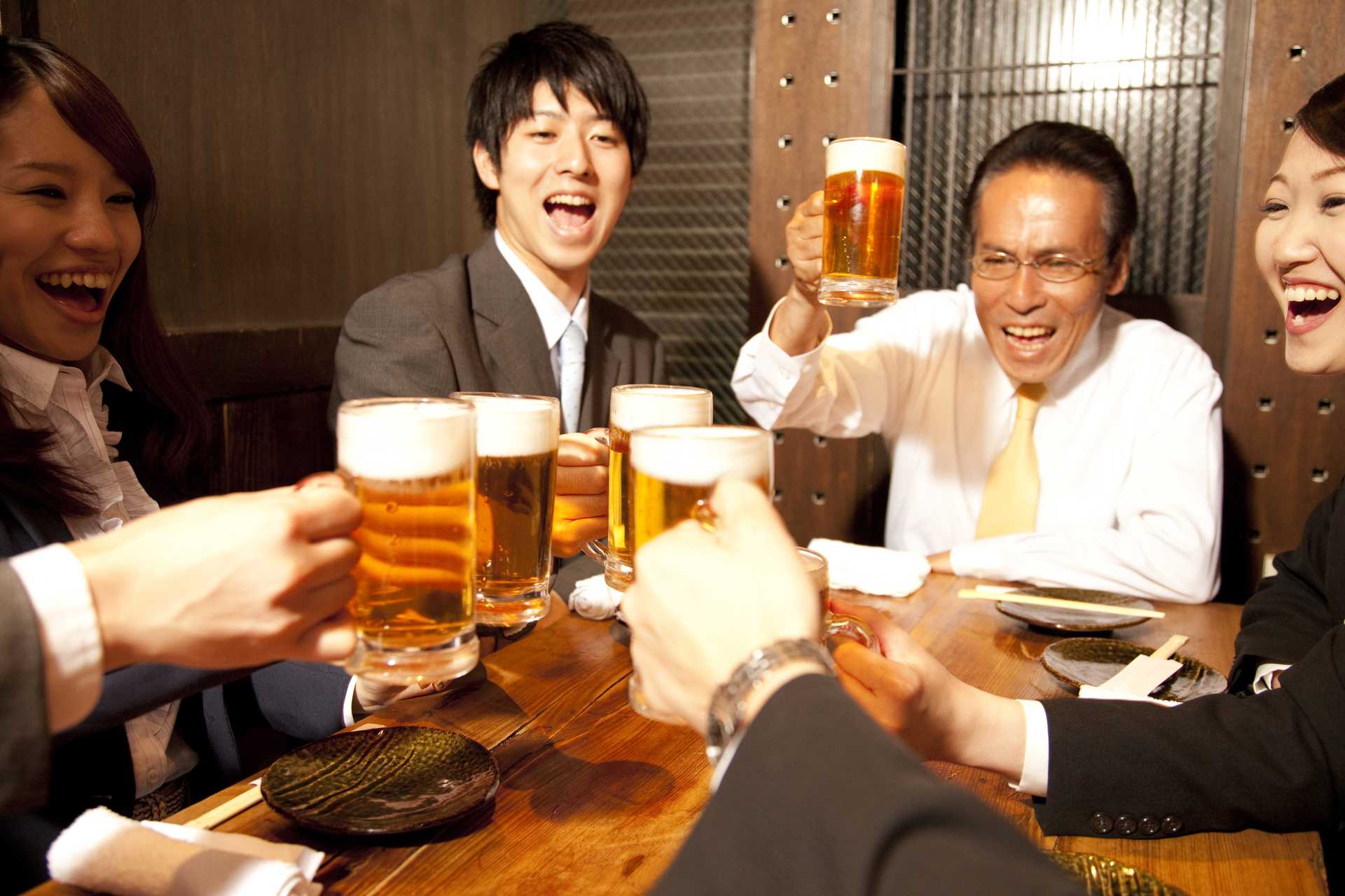 いきなり乾杯をするのはご法度 乾杯の前にしなければいけないこととは 飲み会 宴会で幹事が心がける30の心得 Happy Lifestyle